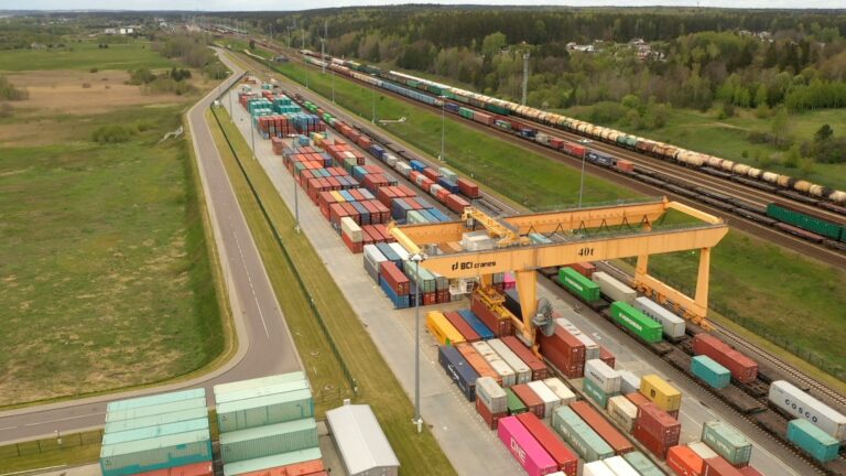 Chcesz zobaczyć, jak transport intermodalny wygląda z bliska?